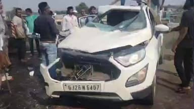 नवापूर: नवापूर शहराजवळ उड्डाणपुलावर ट्रक कारचा भीषण अपघात, पती-पत्नी गंभीर जख्मी