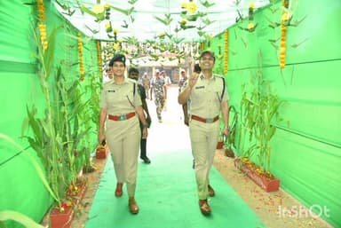 వర్ధన్నపేట: వర్ధన్నపేటలోnపోలీస్ కమిషనర్ ను ఆకర్షించిన హరిత పోలింగ్ కేంద్రం