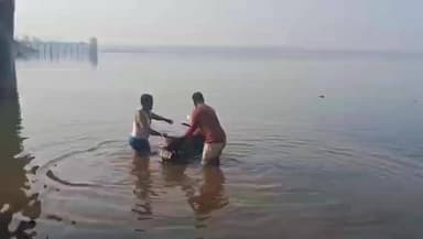 ಬೈಲಹೊಂಗಲ: ನಯಾನಗರ ಮಲಪ್ರಭಾ ನದಿಯಲ್ಲಿ ಮೂರು ಬೈಕ್ಗಳು ಪತ್ತೆ