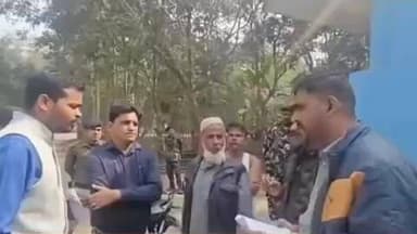 कोचाधामन: किशनगंज: जिलाधिकारी ने डहुआबड़ी में फार्मर आईडी कार्य का निरीक्षण किया, दिए दिशा-निर्देश