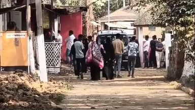 নগাঁও: বিশেষ কাৰাগাৰত কয়দীৰ অনশন,কাৰাগাৰ অধীক্ষক ৰাজু চৌধুৰীৰ বিৰুদ্ধে অনশন