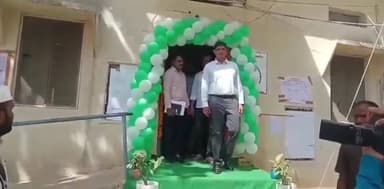 ఎల్లారెడ్డి: ఎల్లారెడ్డిలో మోడల్ పోలింగ్ కేంద్రాన్ని సందర్శించిన జిల్లా కలెక్టర్ ఆశిష్ సాంగ్వాన్, జిల్లా ఎస్పీ రాజేష్ చంద్ర