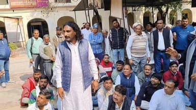 #बहरोड़ धरना प्रदर्शन पर मामला गरमाया अधिकारियों के नहीं पहुंचने पर पीड़ित परिवार के साथ सर्व समाज के लोगों में आक्रोश,ए...