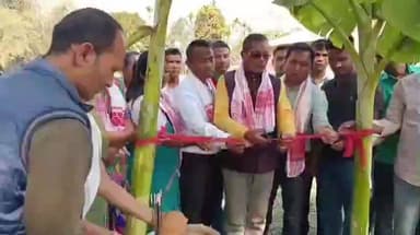 কদম: কাৱৈমাৰিত কাৱৈমাৰী এল.পি. স্কুলৰ বাউণ্ডাৰী ৱাল নিৰ্মাণ কাৰ্য্য শুভাৰম্ভণী কৰে লখিমপুৰ মণ্ডল বিজেপিৰ সভাপতিয়ে