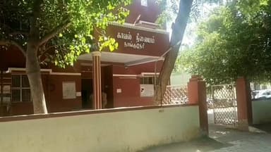 நாங்குநேரி: நாங்குநேரி காமராஜர் சாலை அருகே சட்ட விரோதமாக சுமார் 17 கிலோ புகையிலைப் பொருட்களை விற்பனை செய்வதற்காக பதுக்கி வைத்திருந்த நபர் கைது.