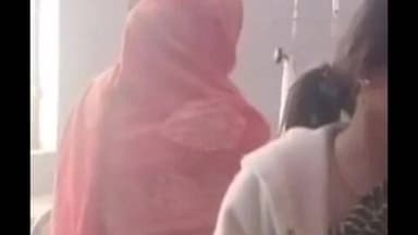 कायमगंज: फैजबाग और दलेलगंज के निकट बोलेरो की टक्कर से बाइक सवार पति-पत्नी समेत चार लोग घायल, अस्पताल में भर्ती