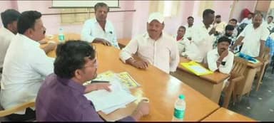 ಶಿರಹಟ್ಟಿ: ಪಟ್ಟಣದಲ್ಲಿ ಸಾರ್ವಜನಿಕರ ಅಹವಾಲು ಸ್ವೀಕರಿಸಿದ ಶಾಸಕ ಡಾ. ಚಂದ್ರು ಲಮಾಣಿ