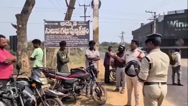 ప్రమాదాల నివారణలో భాగంగా నూజివీడు పట్టణంలో ముమ్మరంగా వాహనాలు తనిఖీ నిర్వహించిన CI సత్య శ్రీనివాస్