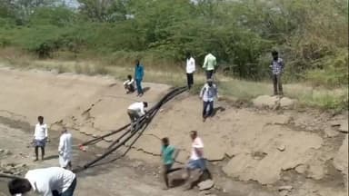 ಬಬಲೇಶ್ವರ: ಬೀಳಗಿ: ಕ್ಯಾನಲ್ ಒಡೆದು ಬೆಳೆ ಹಾನಿ, ಸ್ಥಳಕ್ಕೆ ರೈತ ಸಂಘದ ಮುಖಂಡರ ಭೇಟಿ ಪರಿಶೀಲನೆ