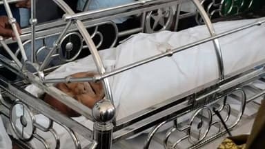 খড়গ্রাম: শিক্ষার আলো জ্বালানো মানুষটিকে শেষ বিদায়, নগর কলেজে আবেগঘন পরিবেশ