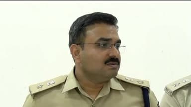 ಬಸವನ ಬಾಗೇವಾಡಿ: ಪಟ್ಟಣದ ಹೊರ ಭಾಗದಲ್ಲಿ ಕ್ರಿಕೆಟ್ ಜೂಜಾಟದಲ್ಲಿ ತೊಡಗಿದ್ದ ವೇಳೆ ಪೊಲೀಸರ ದಾಳಿ : ನಗರದಲ್ಲಿ ಎಸ್ ಪಿ ಲಕ್ಷ್ಮಣ ನಿಂಬರಗಿ