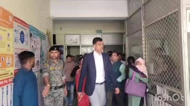 समेली: जिला पदाधिकारी आशुतोष द्विवेदी ने समेली सामुदायिक स्वास्थ्य केंद्र का निरीक्षण किया