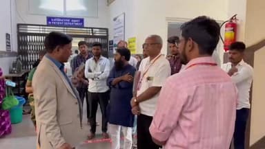 ಜಮಖಂಡಿ: ನಗರದಲ್ಲಿ ತಾಲೂಕಾ ಆಸ್ಪತ್ರೆಗೆ ಭೇಟಿ ನೀಡಿ ಪರಿಶೀಲನೆ ನಡೆಸಿದ ಡಿಸಿ ಸಂಗಪ್ಪ