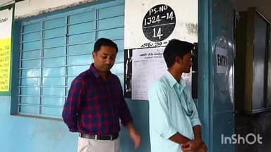 ఏటూరునాగారం: ములుగులో ఓటు హక్కు వినియోగించుకున్న జిల్లా కలెక్టర్