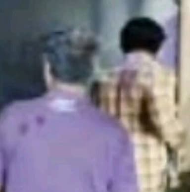 જસદણ: જસદણની દુકાનમાં મોડી રાત્રે લાગેલા આગની ઘટનામાં છ યુવકો ફસાયા ફાયરબ્રિગેડ દ્વારા તમામને સુરક્ષિતરીતે બહાર કાઢવાનીકામગીરી