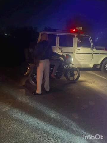 दुल्हिन बाज़ार: दुल्हिनबाजर पुलिस ने थाना क्षेत्र के चौक-चौराहों पर चलाया सघन वाहन चेकिंग अभियान