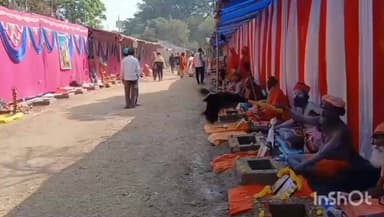 চুঁচুড়া-মগরা: ত্রিবেণী আর আর ক্যাম্পে কুম্ভ মেলা উপলক্ষে আসতে শুরু করেছেন সাধুরা