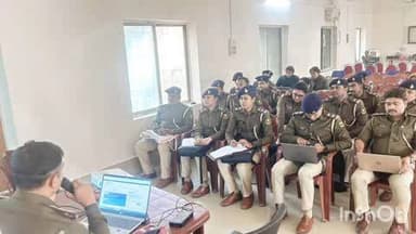 कृत्यानंद नगर: पूर्णिया पुलिस केंद्र स्थित मनोरंजन भवन में साइबर क्राइम डीएसपी ने नोडल पदाधिकारी को दिया प्रशिक्षण