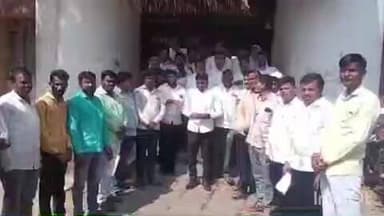 पाथ्री: शक्तिपीठ महामार्गासाठी शेतकऱ्यांवर होत असलेली जबरदस्ती व दडपशाही तात्काळ थांबवावी,रेणापूर काँग्रेसचे तहसीलदाराना निवेदन