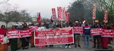 चंदवारा: डीवीसी केटीपीएस बॉझेडीह में ऐक्टू-एटक का मशाल जुलूस, कल पावर प्लांट बंद कराने का ऐलान