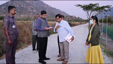 ములకలచెరువు మండలంలో నరేగా నిధులతో నిర్మించిన రహదారిని ఆకస్మిక తనిఖీ చేసిన అనమయ్య జిల్లా కలెక్టర్ నిశాంత్ కుమార్
