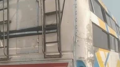 अमरोहा: रजबपुर में हाईवे पर प्राइवेट बस के ब्रेक फेल, रोडवेज बस में घुसी, मची चीख-पुकार