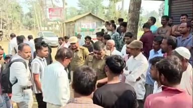 লক্ষীপুৰ: জলেশ্বৰত পথৰ আধাৰশিলা স্থাপনক কেন্দ্ৰ কৰি কংগ্ৰেছ আৰু বিজেপি দলৰ সমৰ্থকৰ মাজত হতাহতিৰ ঘটনা সংঘটিত হয়