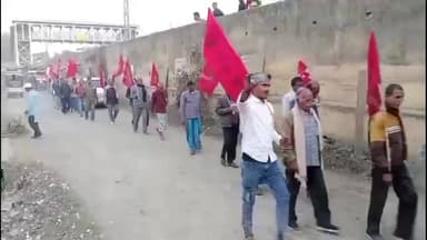 নলহাটি ২: আগামীকাল ১২ ফেব্রুয়ারি দেশব্যাপী সাধারণ ধর্মঘটের সমর্থনে CIPM- র মিছিল লোহাপুরে