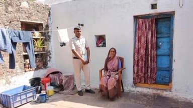 ಕೊಲ್ಹಾರ: ಠಾಣಾ ವ್ಯಾಪ್ತಿಯ ಹಿರಿಯ ನಾಗರಿಕರ ಕುಂದುಕೊರತೆಗಳನ್ನು ಆಲಿಸಿದ ಪೊಲೀಸರು