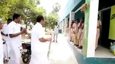 திருச்சுழி: அரசுப் பள்ளியில் பயிலும் மாணவியின் ஆங்கிலத் திறனை பாராட்டிய அமைச்சர் தங்கம் தென்னரசு