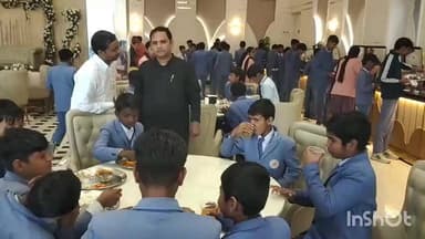 समालखा: समालखा विधायक मनमोहन भडाना ने स्कूली बच्चों, पंचायत सदस्यों व भूतपूर्व सैनिकों को कराया सामूहिक भोजन