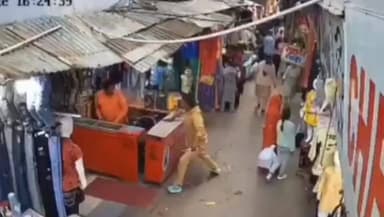 *कोटा में रिश्तों पर वार जायदाद के झगड़े में युवक ने चाचा को मारा चाकू, घटना कैमरे में कैद*
#tradingreels
#kotarajastha...