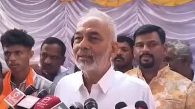 ಹಾಸನ: ಜಿಲ್ಲೆಯಲ್ಲಿ ಬಿಜೆಪಿ ಜೆಡಿಎಸ್ ಮೈತ್ರಿ ವಿಚಾರ ಮಾಜಿ ಶಾಸಕ ಪ್ರೀತಂ ಜೆ ಗೌಡ ವಿರುದ್ಧ ನಗರದಲ್ಲಿ ಶಾಸಕ ಮಂಜು ವಾಗ್ದಾಳಿ