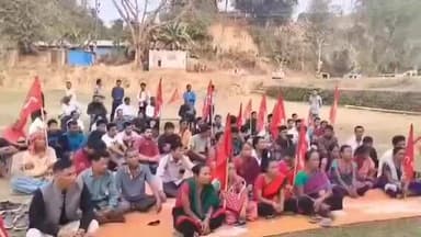 সাব্রুম: এডিসি নির্বাচনকে সামনে রেখে পূর্ব টাক্কাতুলসী এডিসি ভিলেজের ধনীচন্দ্রপাড়া হাই স্কুল মাঠে জমায়েত সংগঠিত করেন সিপিআই(এম)