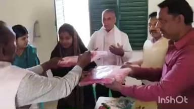 हेरहंज: चेताग ग्राम के अंबाटोली में एकल विद्यालय के आचार्यों के बीच अंग वस्त्र का वितरण