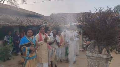 सरायपाली: ग्राम मनकी में गोंडवाना समाज का संकल्प: आराध्य देव बुढ़ादेव-ईसर गौरा के नाम प्रतिदिन दो मुट्ठी चावल और एक रुपया संग्रहण