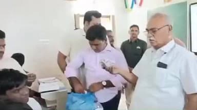 దర్శి: దర్శి పట్టణంలో పదవ తరగతి రెసిడెన్షియల్ ప్రత్యేక శిక్షణ తరగతులను తనిఖీ చేసిన డిప్యూటీ డిఈఓ చంద్రమౌళీశ్వరరావు