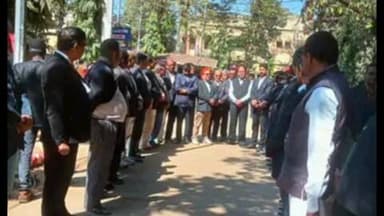 बिक्रमगंज: बिक्रमगंज में अधिवक्ता के निधन पर शोक सभा, व्यवहार न्यायालय में न्यायिक पदाधिकारी और वकीलों ने दी श्रद्धांजलि