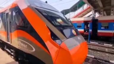 जगदीशपुर: भागलपुर को हावड़ा के लिए वंदे भारत ट्रेन मिलने की उम्मीद, रेलवे महाप्रबंधक ने किया निरीक्षण