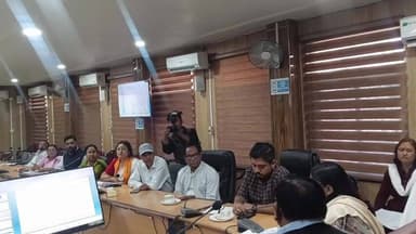 সোণাৰি: জিলা আয়ুক্তৰ কাৰ্যালয়ত জিলা পৰ্যায়ৰ নিৰীক্ষণ সমিতিৰ সভা অনুষ্ঠিত হয়