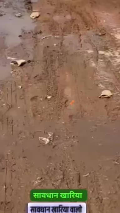 ग्राम खारिया तहसील सतवास पानी कि टंकी जोकी जिसके यहां पानी की व्यवस्था नही है वो लोग तो टंकी का पानी पी रहे है..!!