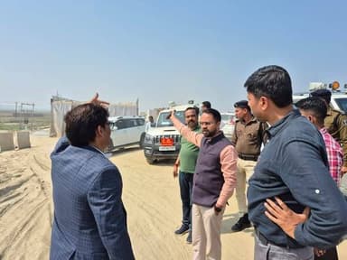 जिलाधिकारी सारण श्री वैभव श्रीवास्तव द्वारा आज दिनांक 11.02.2026 को परियोजना निदेशक, NHAI छपरा के साथ छपरा बाईपास सिक्स ...