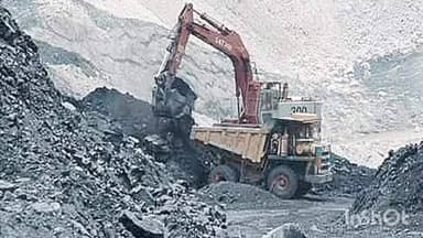 वाशिम: अवैध गौण खनिज उत्खनन प्रकरणी दोघाविरुद्ध गुन्हा दाखल, दोन ट्रॅक्टर व जेसीबी जप्त