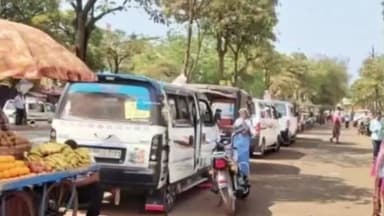 ડેડીયાપાડા: ડેડીયાપાડા તાલુકા મથકમાં ગેરકાયદેસર દબાણ નો અને મુસાફરોની ગેરકાયદે હેરાફેરી કરતા ખાનગી વાહનો નો રાફડો ફાટ્યો