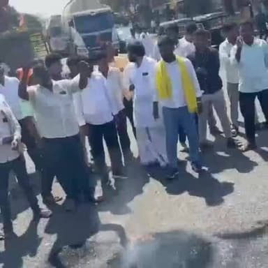 ಆಳಂದ: ಖಜೂರಿ ಗ್ರಾಮದಲ್ಲಿ ಕುರಿಗಾಹಿ ಮೇಲಿನ ಹಲ್ಲೆ ಖಂಡಿಸಿ ಪಟ್ಟಣದಲ್ಲಿ ಪ್ರತಿಭಟನೆ