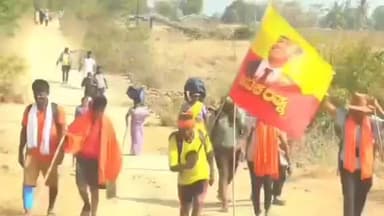 ಹನೂರು: ಪುನೀತ್ ಭಾವಚಿತ್ರದ ಕನ್ನಡ ಬಾವುಟದೊಂದಿಗೆ ಭಕ್ತರು ಮಹದೇಶ್ವರಬೆಟ್ಟದತ್ತ ಕಾಲ್ನಡಿಗೆಯಲ್ಲಿ ಯಾತ್ರೆ