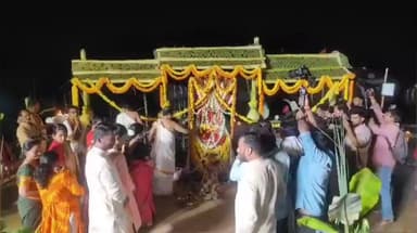 ಹೊಸಪೇಟೆ: ಹಂಪಿ ಉತ್ಸವದ ಪ್ರಯುಕ್ತ, ಶ್ರೀ ವಿರೂಪಾಕ್ಷೇಶ್ವರ ಸ್ವಾಮಿ ದೇವಸ್ಥಾನದ ಬಳಿ ತುಂಗಾರತಿ ಕಾರ್ಯಕ್ರಮ