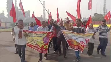 হলদিয়া: দেশজুড়ে ধর্মঘটের মিশ্র প্রতিক্রিয়া হলদিয়া শিল্পাঞ্চলে IOC,HPLকারখানার গেটে মিছিল CITU