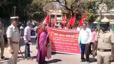 ಚಿಂತಾಮಣಿ: 29 ಕಾರ್ಮಿಕ ಕಾನೂನುಗಳನ್ನು ರದ್ದುಗೊಳಿಸಿ 4 ಕಾರ್ಮಿಕ ಸಂಹಿತೆಗಳನ್ನಾಗಿ ಜಾರಿ ಮಾಡುತ್ತಿರುವುದನ್ನು ವಿರೋಧಿಸಿ ಚಿಂತಾಮಣಿ ನಗರದಲ್ಲಿ ಮುಷ್ಕರ.