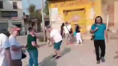 मलसीसर: पर्यटन नगरी मंडावा में विदेशी सैलानियों पर मधुमक्खियों का हमला, सीसीटीवी फुटेज में सैलानी इधर-उधर भागते दिखे